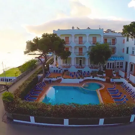 Grand Lido فندق