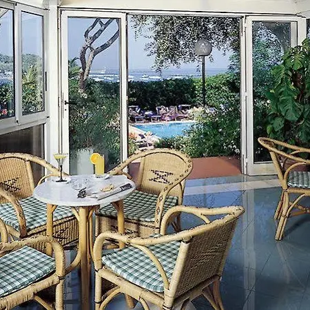 فندق Grand Lido 4*